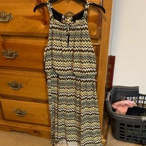 Cute hi-low summer dress w/keyhole front